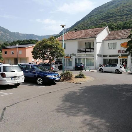 Motel And Restaurant Odusak Dreznjak Exteriér fotografie