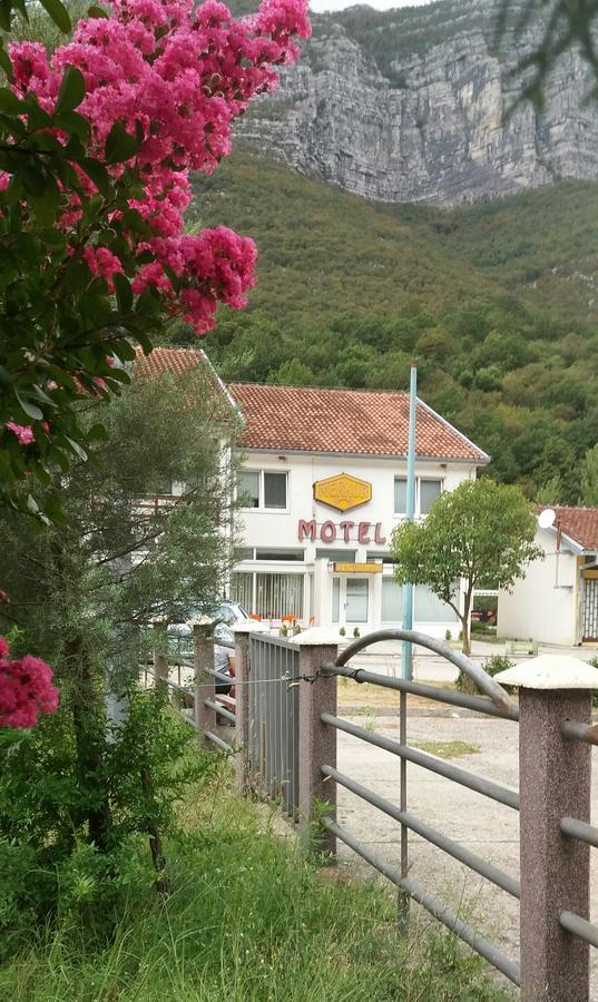 Motel And Restaurant Odusak Dreznjak Exteriér fotografie